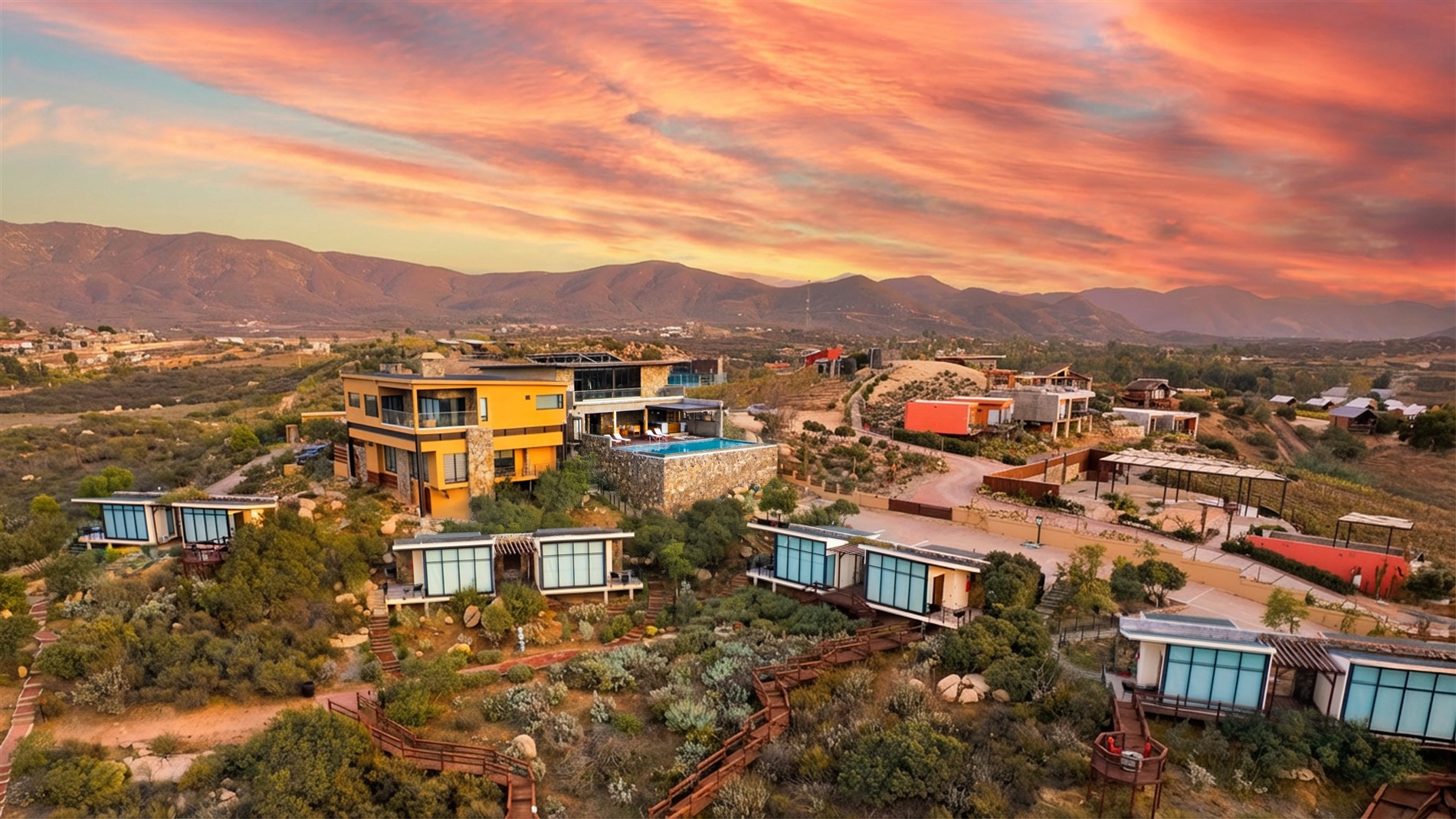 Atardecer sobre Contemplación Resort & Spa en Valle de Guadalupe